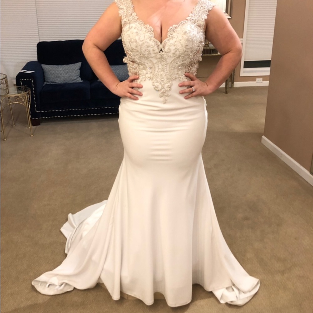 BRAND NEW Madison James Crepe Wedding Dress Sz 16